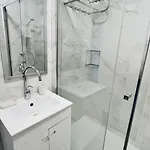 Charmoso T2 Triplex Com Rooftop No Old Village, Vilamoura 아파트 *