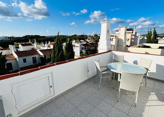 Charmoso T2 Triplex Com Rooftop No Old Village, Vilamoura Apartment *